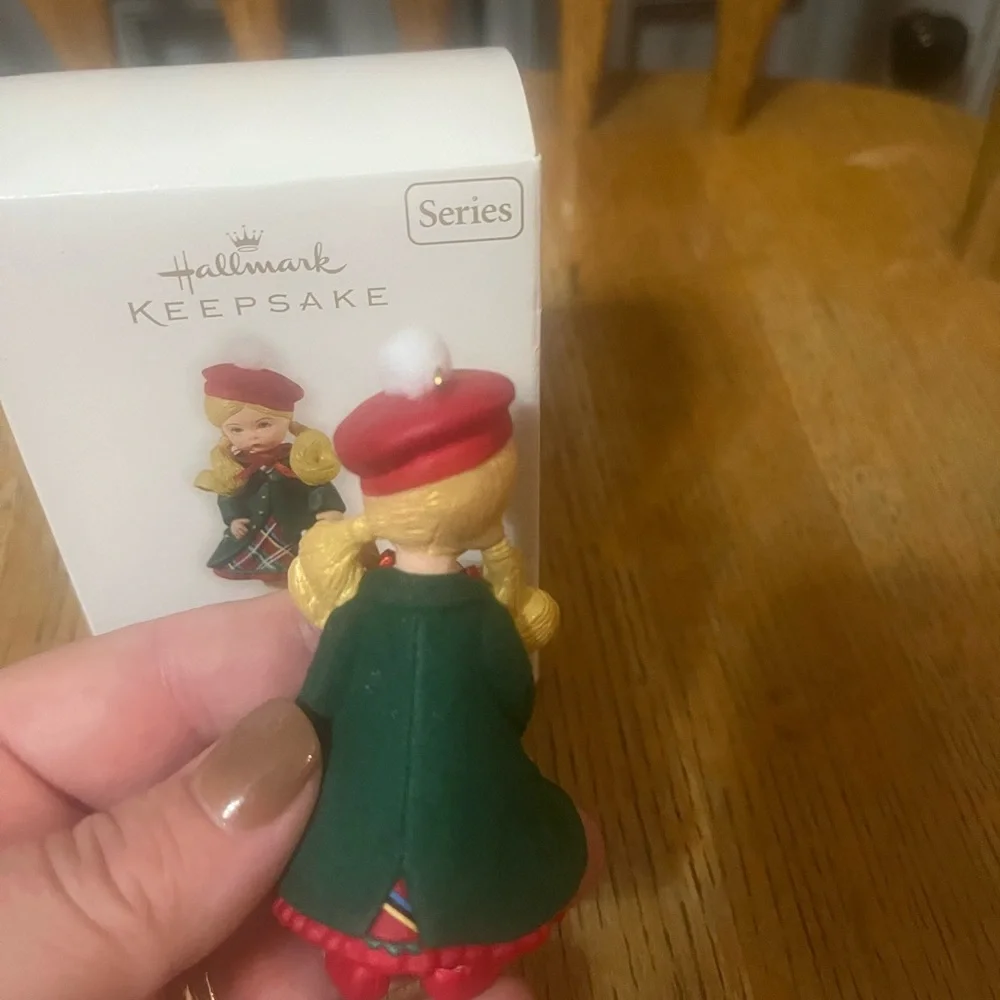 Hallmark Keepsake Yuletide Shopper Ornament- Madame Alexander